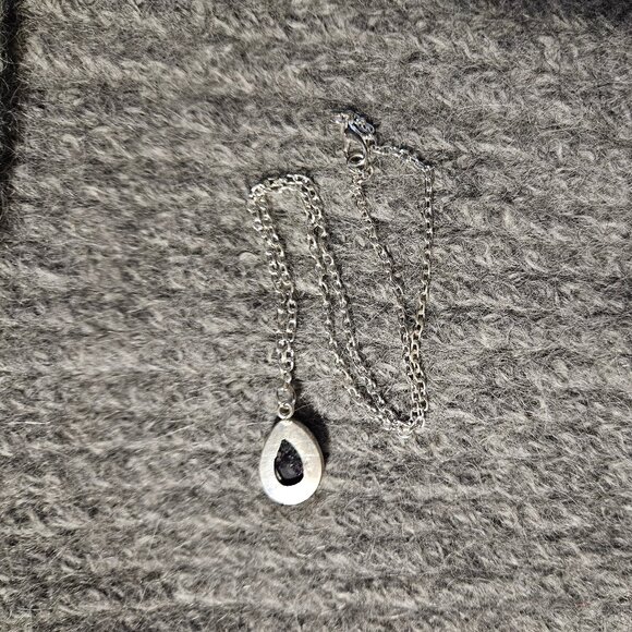 NWOT, titanium coated quartz druzy pendant, 925 silver plate setting & chain - Picture 5 of 6